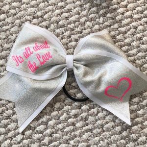 it’s all about the love cheer bow ! 🎀